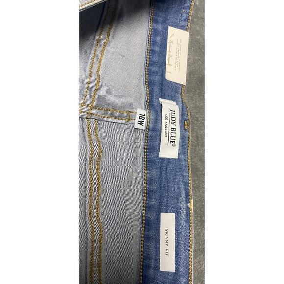 Judy Blue Watch Her Bloom Distressed Mid Rise Skinny Jean 18W NWT - Picture 10 of 12